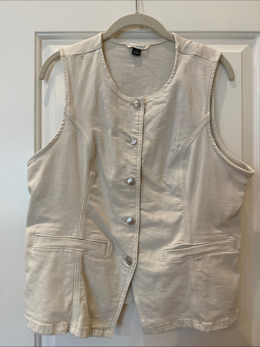 American Eagle Sleeveless Button-Front Cream Vest